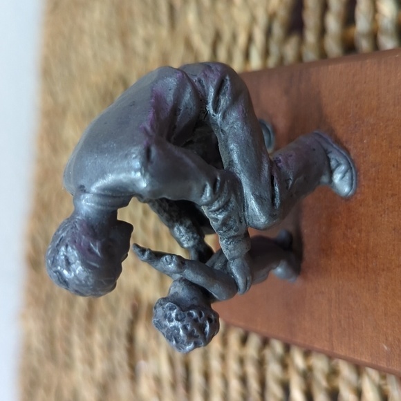 Vintage Avon Father & Child Nothing So Safe As A Father's Arms - Picture 6 of 8